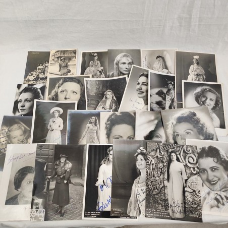 Lotto di 72 fotografie di attrici anni 20/40 con autografo originale