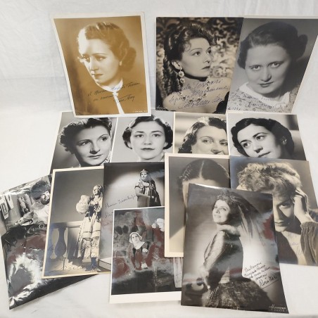 Lotto di 72 fotografie di attrici anni 20/40 con autografo originale